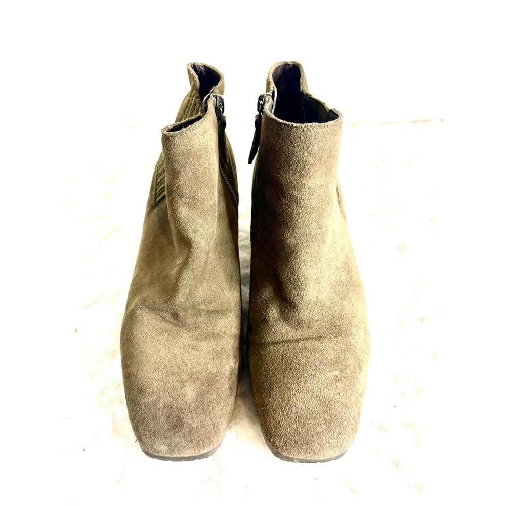 Aquatalia Faylynn weatherproof ankle booties in a taupe suede women size 8.5M